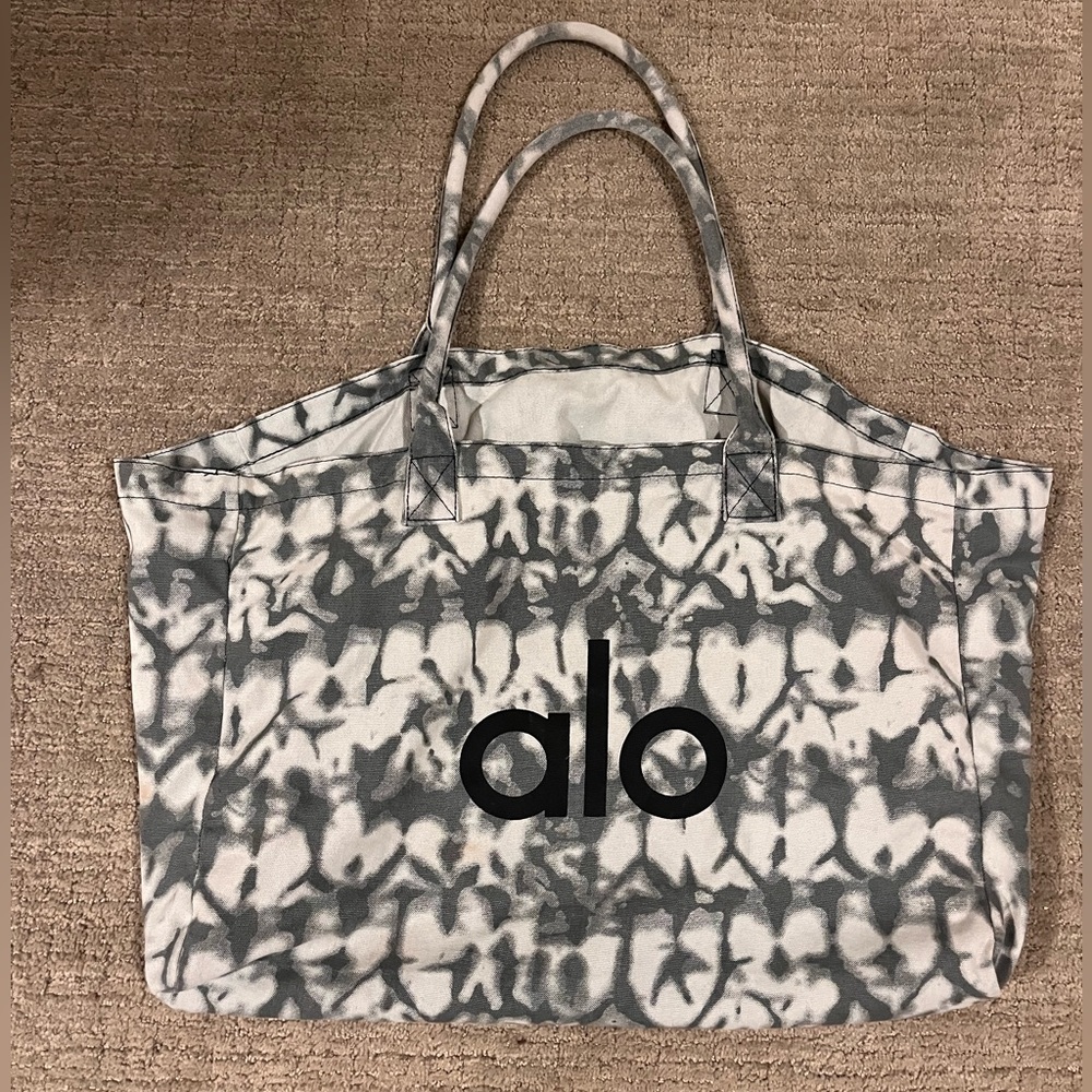Alo Yoga Limited Edition Bag